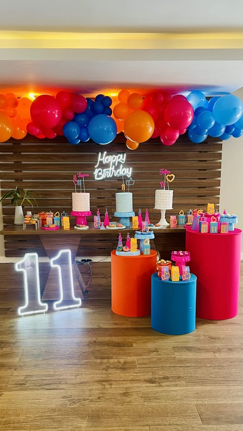 Decoração de festa Laranja, pink e Azul — Festaria