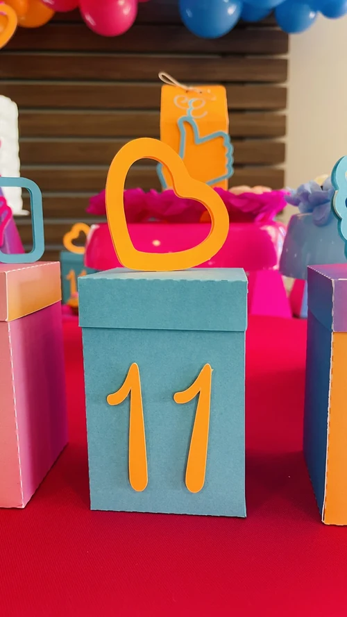 Decoração de festa Laranja, pink e Azul — Festaria