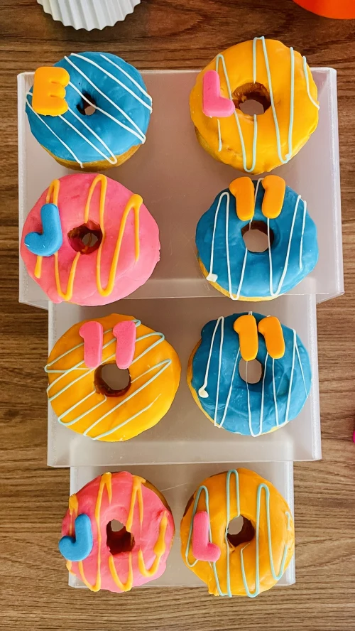 Decoração de festa Laranja, pink e Azul — Festaria