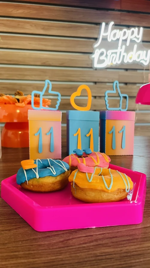 Decoração de festa Laranja, pink e Azul — Festaria